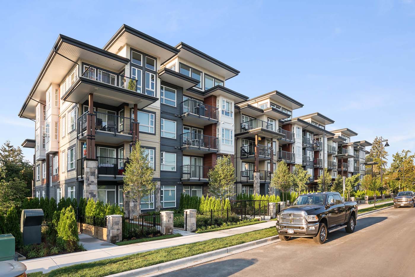 Edge on Edge Maple Ridge multi-family painting by Crestline Painting